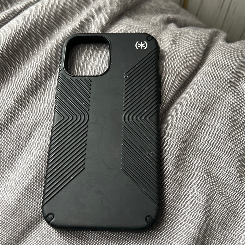 iPhone 12 Speck Grip case
